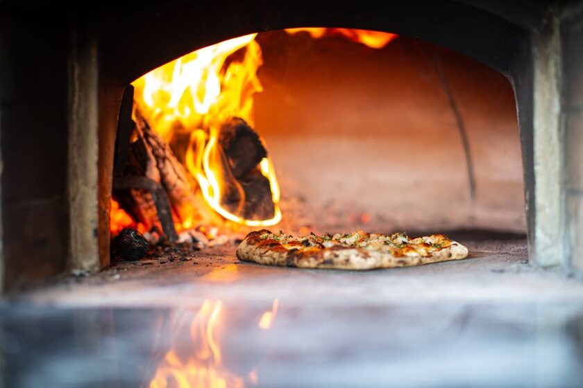Four à pizza extérieur à bois